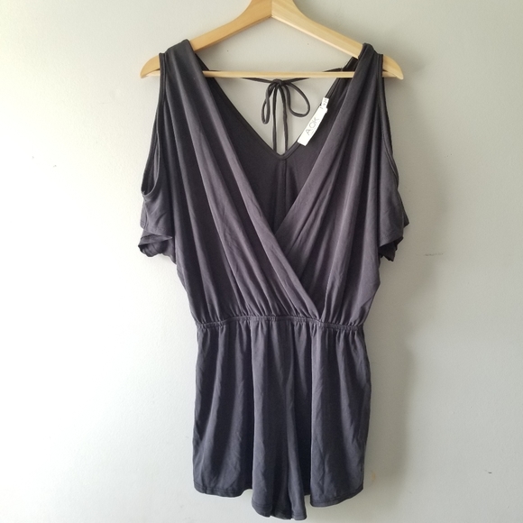 A.OK Coevolution Gray Cold Shoulder Romper Medium - Picture 1 of 6